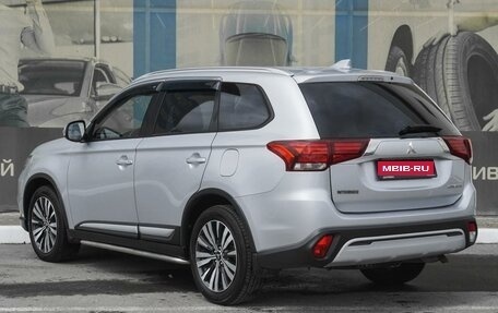 Mitsubishi Outlander III рестайлинг 3, 2019 год, 2 468 000 рублей, 2 фотография
