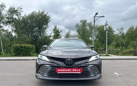 Toyota Camry, 2021 год, 3 650 000 рублей, 2 фотография