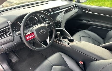 Toyota Camry, 2021 год, 3 650 000 рублей, 10 фотография