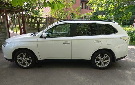 Mitsubishi Outlander III рестайлинг 3, 2013 год, 1 650 000 рублей, 6 фотография