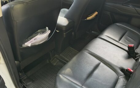Mitsubishi Outlander III рестайлинг 3, 2013 год, 1 650 000 рублей, 8 фотография
