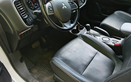 Mitsubishi Outlander III рестайлинг 3, 2013 год, 1 650 000 рублей, 7 фотография