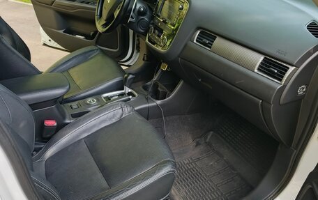 Mitsubishi Outlander III рестайлинг 3, 2013 год, 1 650 000 рублей, 11 фотография