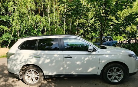 Mitsubishi Outlander III рестайлинг 3, 2013 год, 1 650 000 рублей, 3 фотография