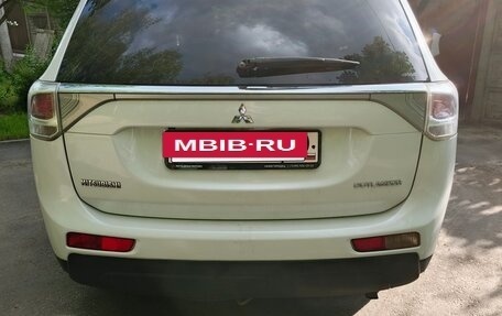 Mitsubishi Outlander III рестайлинг 3, 2013 год, 1 650 000 рублей, 5 фотография