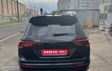 Volkswagen Tiguan II, 2018 год, 2 950 000 рублей, 2 фотография