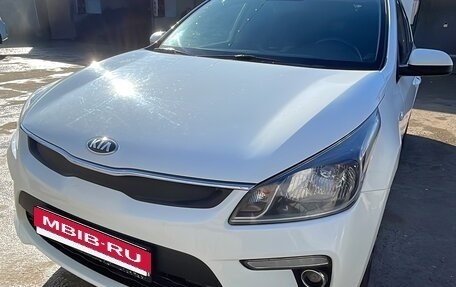 KIA Rio IV, 2018 год, 1 350 000 рублей, 2 фотография