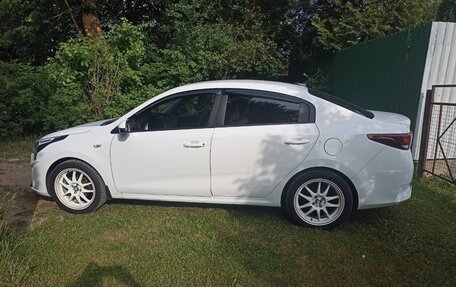 KIA Rio IV, 2022 год, 1 650 000 рублей, 2 фотография