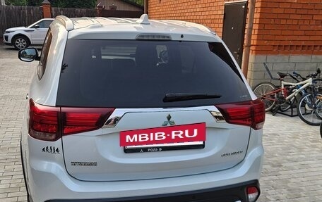 Mitsubishi Outlander III рестайлинг 3, 2016 год, 2 400 000 рублей, 3 фотография