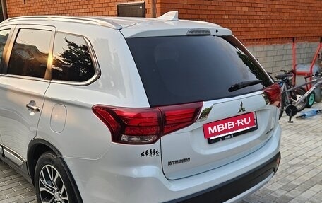 Mitsubishi Outlander III рестайлинг 3, 2016 год, 2 400 000 рублей, 2 фотография