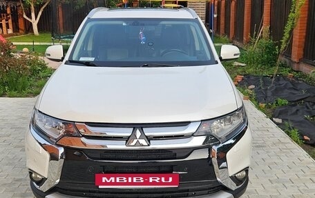 Mitsubishi Outlander III рестайлинг 3, 2016 год, 2 400 000 рублей, 5 фотография
