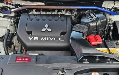 Mitsubishi Outlander III рестайлинг 3, 2016 год, 2 400 000 рублей, 16 фотография