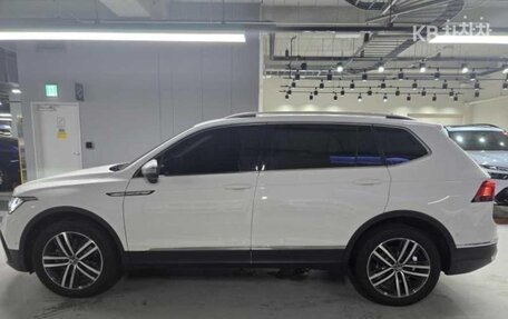 Volkswagen Tiguan II, 2024 год, 4 300 000 рублей, 8 фотография