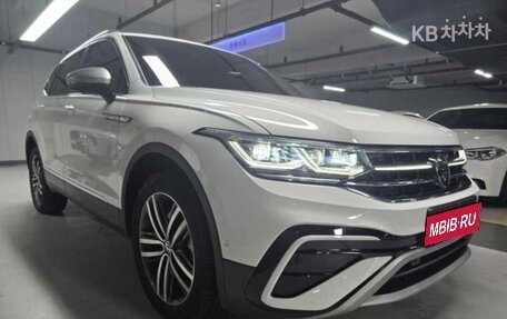 Volkswagen Tiguan II, 2024 год, 4 300 000 рублей, 3 фотография