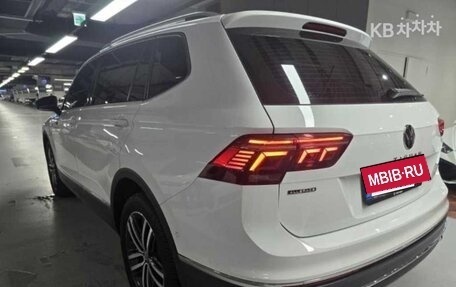 Volkswagen Tiguan II, 2024 год, 4 300 000 рублей, 7 фотография