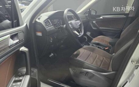 Volkswagen Tiguan II, 2024 год, 4 300 000 рублей, 9 фотография