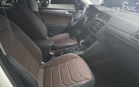 Volkswagen Tiguan II, 2024 год, 4 300 000 рублей, 14 фотография