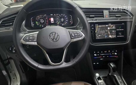 Volkswagen Tiguan II, 2024 год, 4 300 000 рублей, 11 фотография