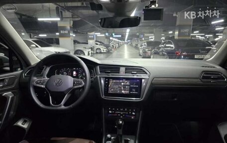 Volkswagen Tiguan II, 2024 год, 4 300 000 рублей, 12 фотография