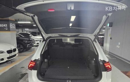 Volkswagen Tiguan II, 2024 год, 4 300 000 рублей, 17 фотография