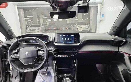 Peugeot 2008 II, 2022 год, 1 950 000 рублей, 6 фотография