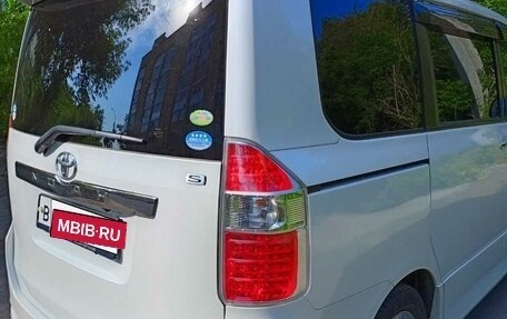 Toyota Noah III, 2009 год, 1 550 000 рублей, 3 фотография