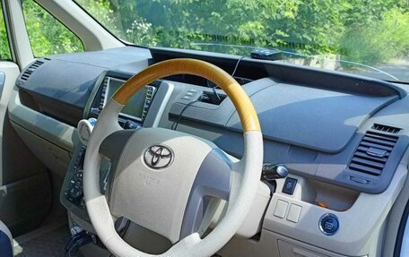 Toyota Noah III, 2009 год, 1 550 000 рублей, 5 фотография