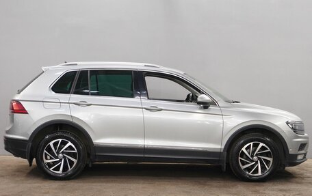 Volkswagen Tiguan II, 2018 год, 2 479 000 рублей, 4 фотография