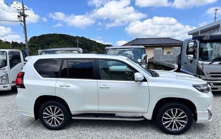 Toyota Land Cruiser Prado 150 рестайлинг 2, 2022 год, 3 670 001 рублей, 4 фотография