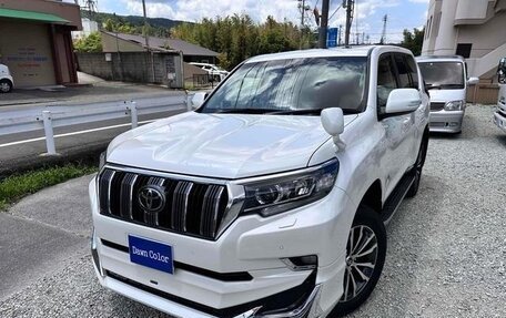 Toyota Land Cruiser Prado 150 рестайлинг 2, 2022 год, 3 670 001 рублей, 10 фотография