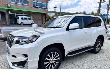 Toyota Land Cruiser Prado 150 рестайлинг 2, 2022 год, 3 670 001 рублей, 9 фотография