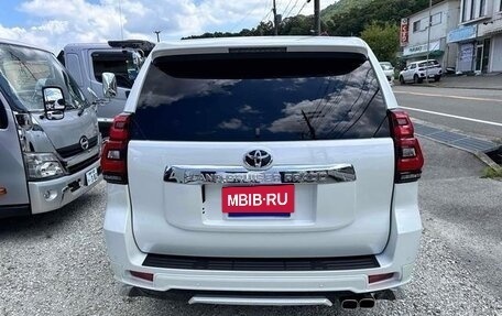 Toyota Land Cruiser Prado 150 рестайлинг 2, 2022 год, 3 670 001 рублей, 6 фотография