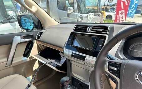 Toyota Land Cruiser Prado 150 рестайлинг 2, 2022 год, 3 670 001 рублей, 18 фотография