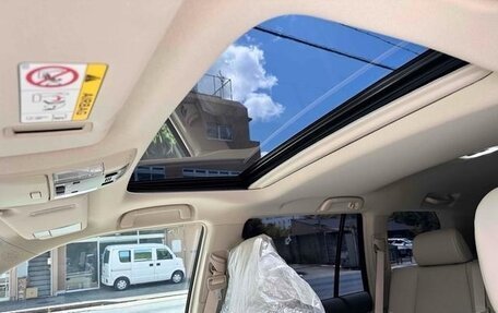 Toyota Land Cruiser Prado 150 рестайлинг 2, 2022 год, 3 670 001 рублей, 24 фотография
