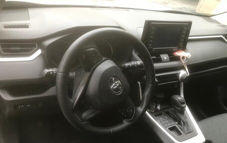 Toyota RAV4, 2021 год, 3 950 000 рублей, 9 фотография