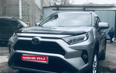 Toyota RAV4, 2021 год, 3 950 000 рублей, 2 фотография