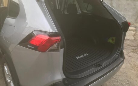 Toyota RAV4, 2021 год, 3 950 000 рублей, 19 фотография