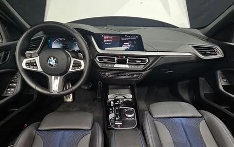 BMW 1 серия, 2022 год, 2 295 066 рублей, 2 фотография