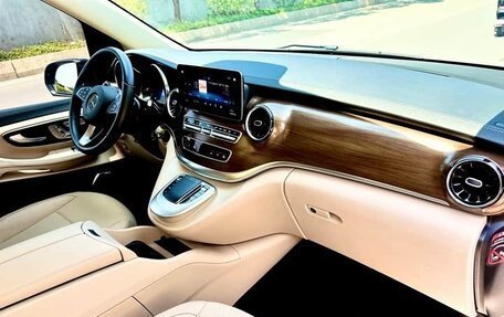 Mercedes-Benz V-Класс, 2022 год, 13 000 000 рублей, 12 фотография