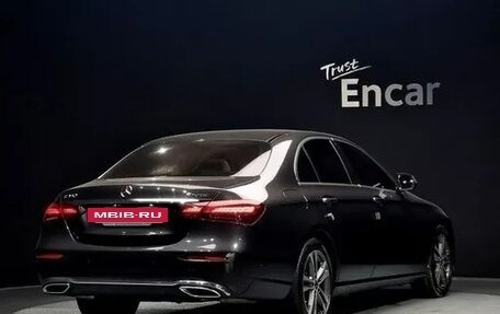 Mercedes-Benz E-Класс, 2021 год, 3 225 000 рублей, 5 фотография