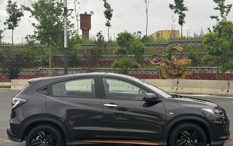 Honda Vezel, 2021 год, 1 600 000 рублей, 5 фотография