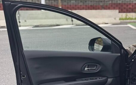 Honda Vezel, 2021 год, 1 600 000 рублей, 12 фотография
