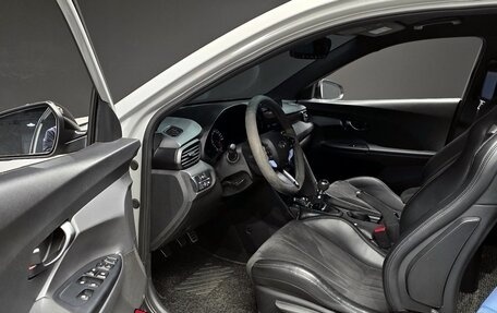 Hyundai Veloster II, 2022 год, 1 732 000 рублей, 9 фотография