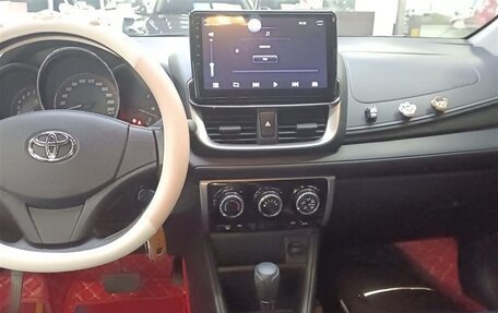 Toyota Yaris XP150 рестайлинг, 2021 год, 1 170 000 рублей, 13 фотография