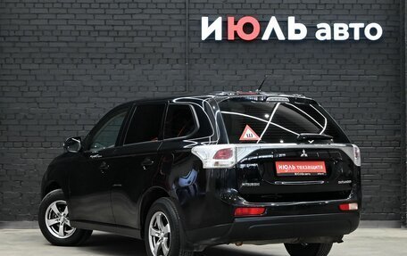 Mitsubishi Outlander III рестайлинг 3, 2014 год, 1 460 000 рублей, 4 фотография