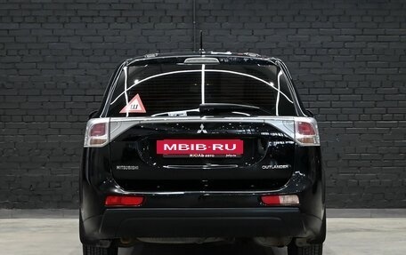 Mitsubishi Outlander III рестайлинг 3, 2014 год, 1 460 000 рублей, 5 фотография