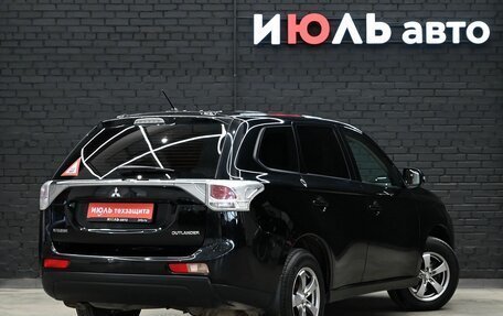 Mitsubishi Outlander III рестайлинг 3, 2014 год, 1 460 000 рублей, 7 фотография