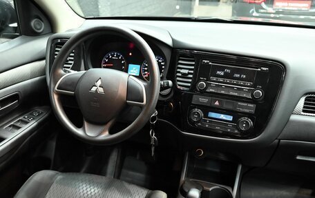 Mitsubishi Outlander III рестайлинг 3, 2014 год, 1 460 000 рублей, 12 фотография