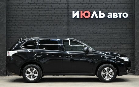 Mitsubishi Outlander III рестайлинг 3, 2014 год, 1 460 000 рублей, 9 фотография