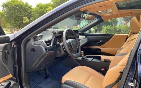 Lexus ES VII, 2022 год, 3 900 000 рублей, 8 фотография